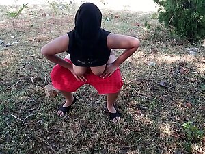 Indian Muslim Bhabhi Outdoor Overturn Bringing about Bare-ass Yoga